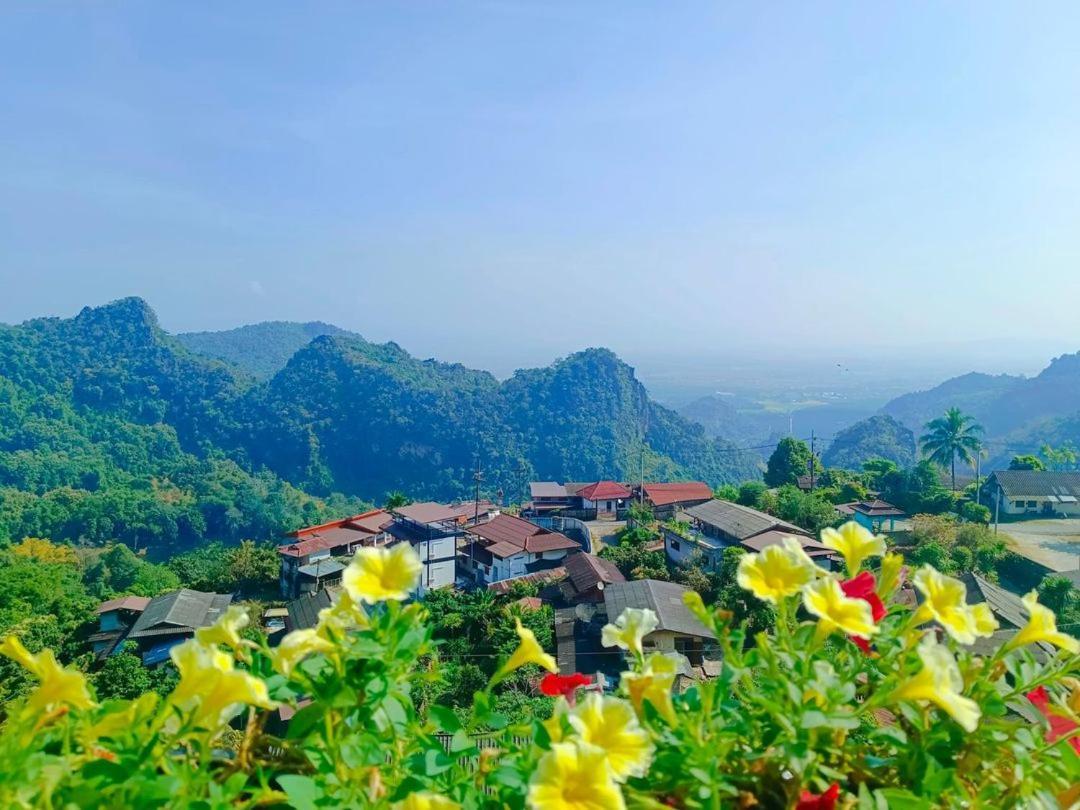 Bed and Breakfast Oasis Phamee Ban Pha Mi Exterior foto